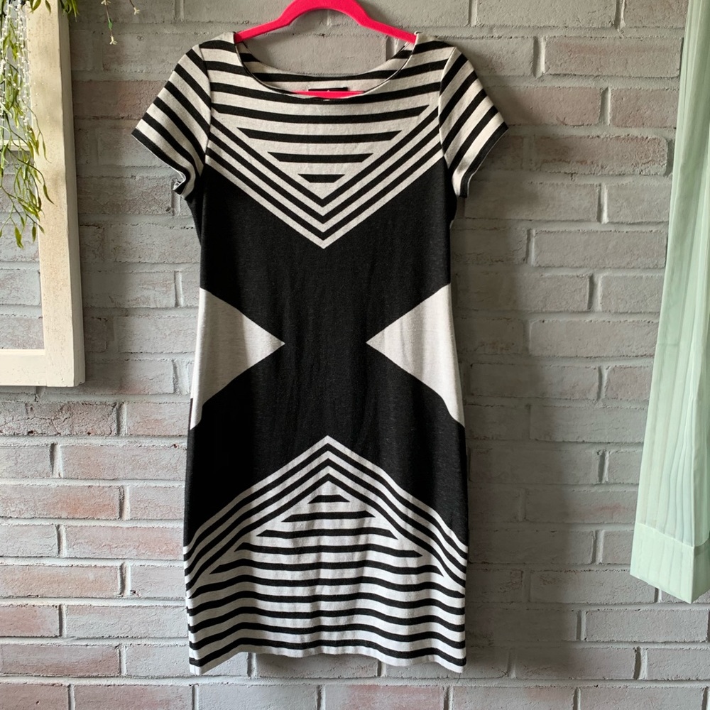 Ronni Nicole Dark And Light Gray Dress, Size M.